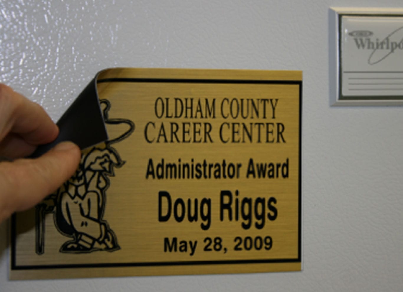 award-plaque-scrolling-magnet